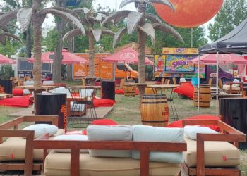 Litoralul și-a întâmpinat primii oaspeți. Aproape 100.000 de turiști, așteptați la mare în minivacanță