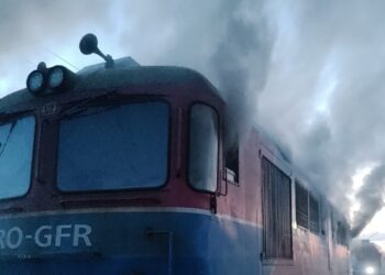 O locomotivă a luat foc la ieșire din Poarta Albă spre Murfatlar (FOTO/VIDEO)