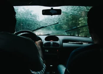 Căldura favorizează emanarea unui gaz toxic în vehicule