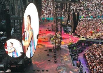 Coldplay, mesaj în limba română pentru fanii prezenți la concertul de la București. Trupa a făcut show pe Arena Națională 