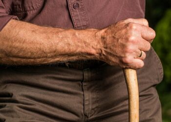 Poveste de Ev Mediu la Eforie Sud. Bătrân sechestrat de rude într-o magazie 