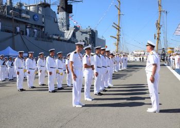 Ziua Drapelului Naţional, marcată de marinarii militari la Constanţa