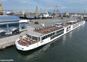 Peste 300 de turiști străini, sosiți cu navele de croazieră la Constanța
