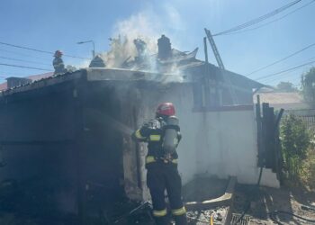 Incendiu la o casă din Tulcea (FOTO/VIDEO)