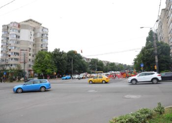 Au fost înlocuite conductele de termoficare pe strada Soveja. Încep restricțiile de circulație pentru lucrări de asflatare