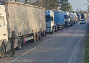 Trafic crescut la frontieră în minivacanţa de Rusalii. Se dispun măsuri de fluidizare și puncte de prim-ajutor