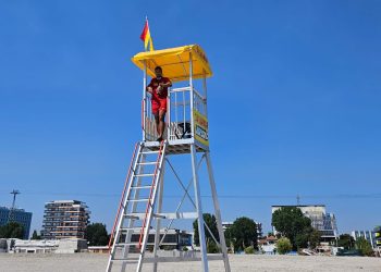 Peste 100 de salvamari, pe plajele din Mamaia și Constanța