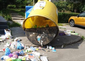 Containerele pentru selectarea deșeurilor sunt în continuare vandalizate în mai multe zone din Constanța