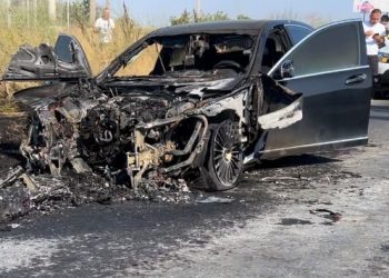 Mașină în flăcări la Ovidiu