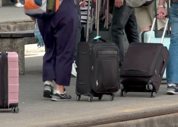 Circulație cu viteze reduse pentru trenurile CFR, în acest weekend. Vor exista întârzieri din cauza Codului Roșu de caniculă