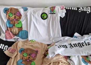 Tricouri „fake”, depistate de jandarmi într-un magazin din Eforie Sud