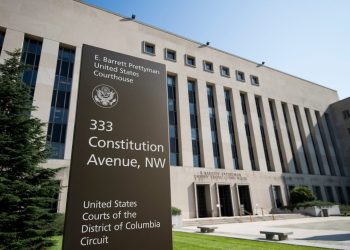 Un român și un sârb, acuzați de conspirație pentru atacuri de tip “swatting” în Statele Unite