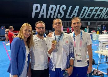 David Popovici a revenit acasă