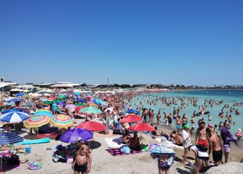 Plajele sunt pline! Peste 200.000 de turiști, pe litoral