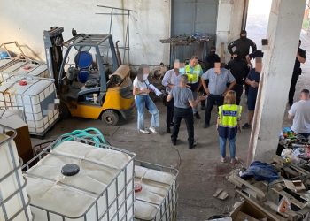 8.500 de litri de precursori de explozivi și substanțe periculoase, ridicați de polițiști în urma unor percheziții (VIDEO/FOTO)