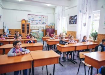 80% dintre adolescenții de la sate şi alte comunităţi dezavantajate îşi doresc să ajungă la facultate
