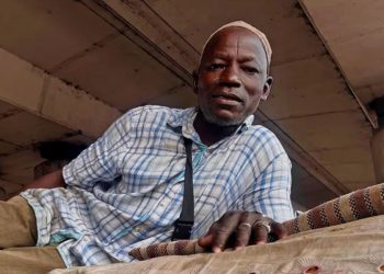 Povestea bărbatului care, timp de 30 de ani, a dormit sub un pod din Lagos