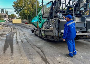 Trafic restricționat în cartierul Palas. Se asfaltează un sector de drum