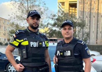 O bătrână de 87 de ani, salvată de doi polițiști. Femeia a uitat o cratiță pe aragaz și a adormit