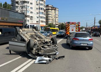 Mașină răsturnată, la intersecția dintre Tomis și Soveja