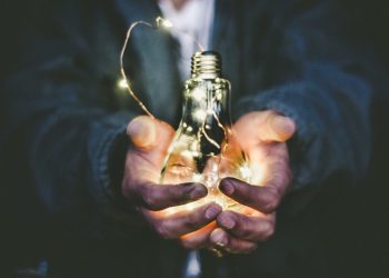 România rămâne în urmă în lupta împotriva sărăciei energetice: lipsuri mari în aplicarea măsurilor (raport)