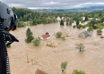 Schimbările climatice dublează riscul de inundații precum cele care au devastat mai multe zone din Europa