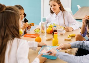 La ce temperatură trebuie păstrat sandwich-ul pe care îl punem la școală copilului?