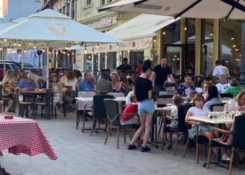 Peste 965.000 de turişti au cheltuit 3 miliarde de lei în prima jumătate a anului, în România