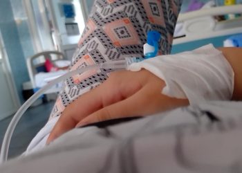 EXCLUSIV: Fata de 13 ani, bătută și umilită. Totul a fost filmat (VIDEO)