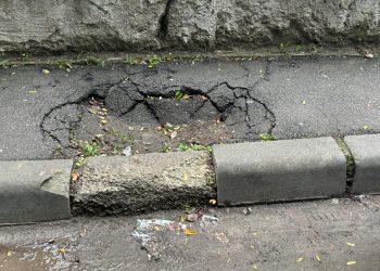 Lucrări de mântuială: Trotuarele proaspăt reabilitate, un pericol pentru constănțeni