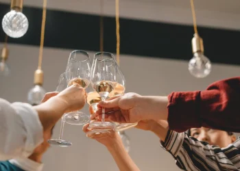 41.300 de români îşi serbează ziua onomastică cu ocazia Sfintei Cuvioase Parascheva