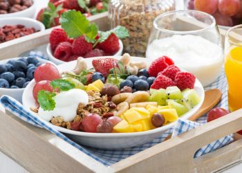 Studiu: Românii iau gustările între mese, de poftă