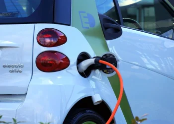 UE a început să colecteze tarife suplimentare pentru automobilele electrice importate din China