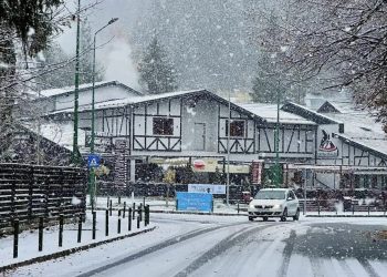 La noi plouă, la munte a nins (FOTO) 