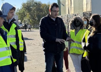 Studenții de la Facultatea de Electromecanicǎ Navalǎ, în vizitǎ la Stația de Sortare a Deșeurilor Reciclabile!