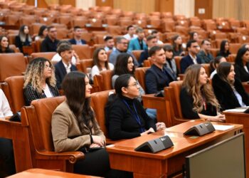 Se înființează două comisii de anchetă – pentru cheltuielile Administrației Prezidențiale și privind „mafia imobiliară”, pornind de la cazul Nordis