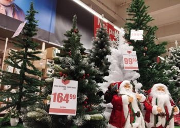 Zeci de milioane de vieți tăiate. Haideți să luăm brazi artificiali!