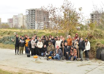Acțiune de ecologizare a spațiilor verzi din campusul universitar