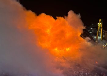 UPDATE: Incendiu în centrul de colectare fier vechi din incinta Port Murfatlar (FOTO)