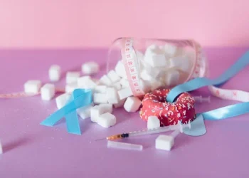 “Bem” zahăr cu paharul. Tu știi ce conțin sucurile pe care le consumi? 