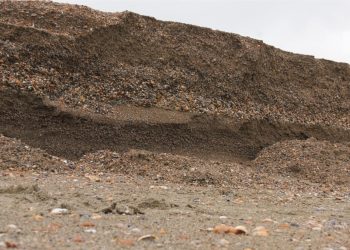 Fenomenul de cliffing afectează din nou plajele românești