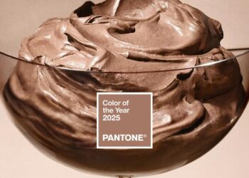 Culoarea anului 2025 este Mocha Mousse