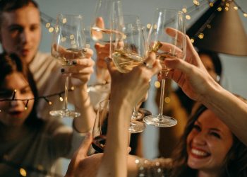 Peste 700.000 de români își sărbătoresc onomastica de Crăciun