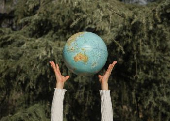 Majoritatea consumatorilor afirmă că ar alege produse de la companii responsabile faţă de mediu