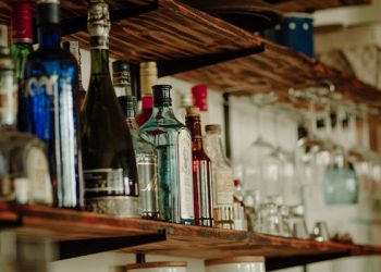 Consumul mediu de băuturi pe locuitor a crescut. Mai puțină bere, mai mult vin