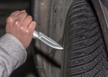 Doi bărbați au distrus zeci de mașini într-o comună din județul Constanța. Vezi ce s-a întâmplat!