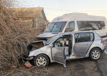 UPDATE: Accident cu un microbuz și un autoturism în județul Tulcea. 8 persoane rănite 