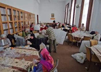 A început pregătirea celor 200.000 de sticle cu apă sfințită