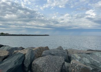 Vreme neobișnuit de caldă, pe litoral, în următoarele zile. Din weekend, se răceşte şi apar ploile