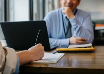 Peste 300 de locuri de muncă vacante în Spaţiul Economic European